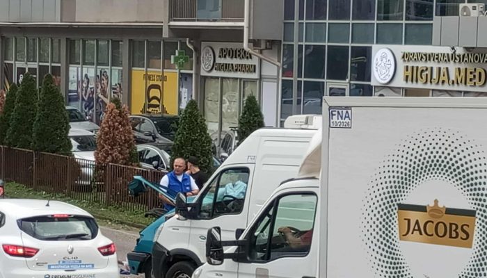 Više lica zadobilo povrede u sudaru na ulazu u Zvornik iz pravca Diviča (FOTO)