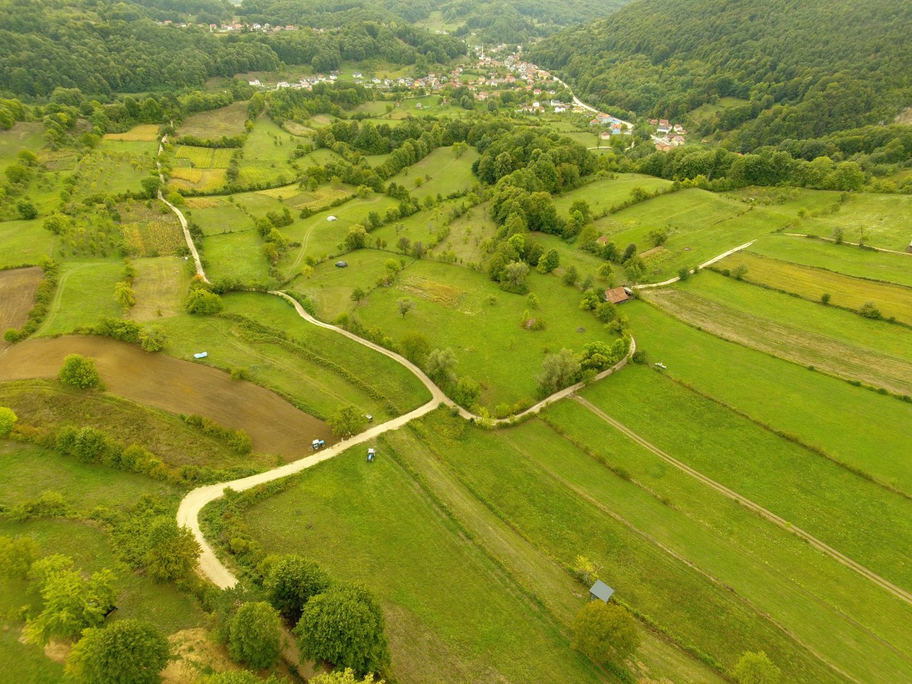 Na Sapanjskim poljima rekonstruisan put dug četiri kilometra (FOTO)
