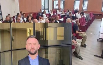 Inicijativa za smjenu Izudina Alića predsjednika Skupštine opštine Bratunac nije dobila potrebnu većinu
