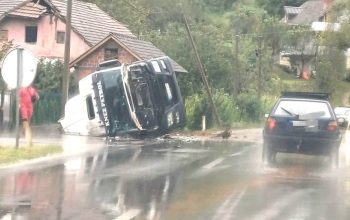 Totalna obus:tava saobraćaja na magistralnom putu Zvornik-Vlasenica zbog prevrnute cisterne, građani zabrinuti (FOTO)