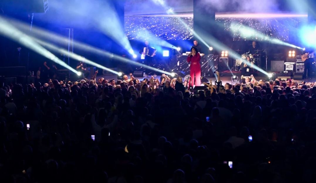 Dragana Mirković u punoj Zetri održala koncert i kompletan prihod donirala Pomozi.ba