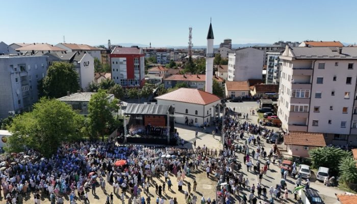 Otvorenje džamije Ahmed-bega Salihbegovića u Bijeljini okupilo hiljade vjernika