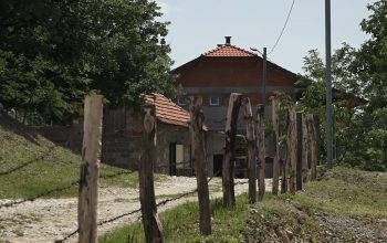 Svjedok na suđenju optuženom Mijiću: Optuženi je zapalio moju kuću, a moj tetak ga je gledao kako to radi