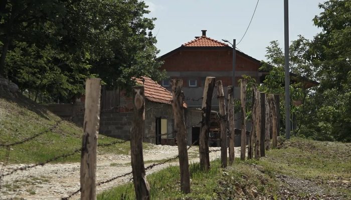 Svjedok na suđenju optuženom Mijiću: Optuženi je zapalio moju kuću, a moj tetak ga je gledao kako to radi