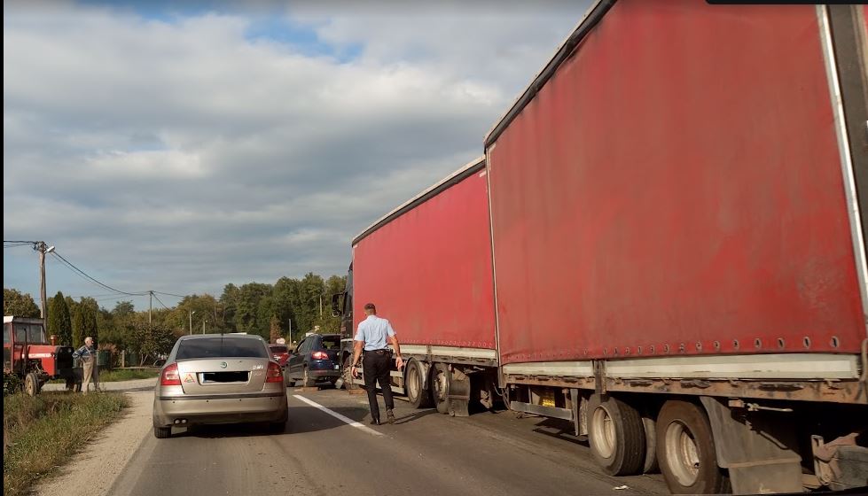 Kod Skočića saobraćajna nezgoda, učestvovala dva kamiona i jedan džip (FOTO)