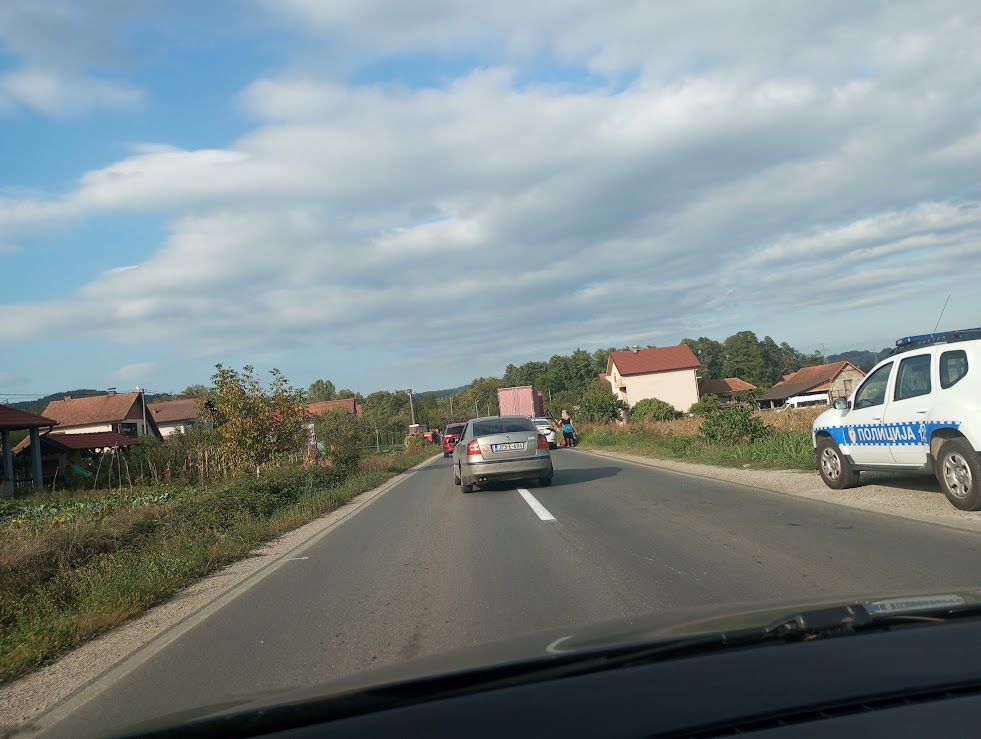 Kod Skočića saobraćajna nezgoda, učestvovala dva kamiona i jedan džip (FOTO)