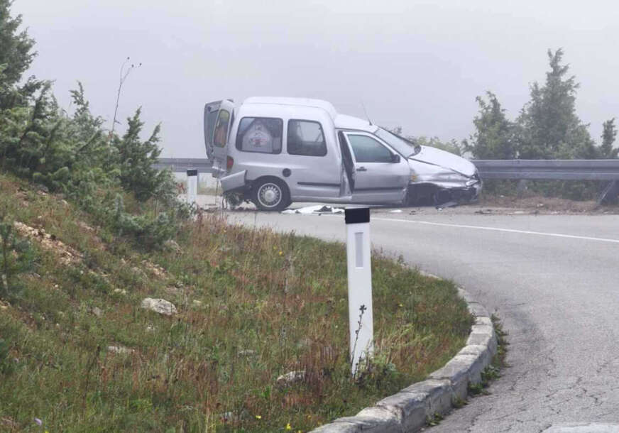 Izašao da postavi trougao, pa ga udario drugi automobil