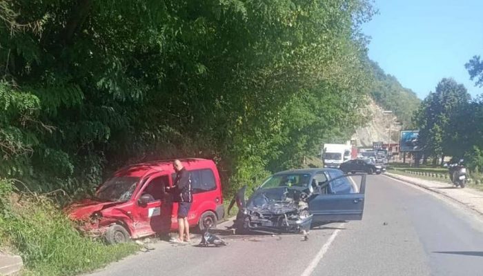 Saobraćajna nezgoda kod Meteriza: Dvije osobe završile u zvorničkoj bolnici (FOTO)