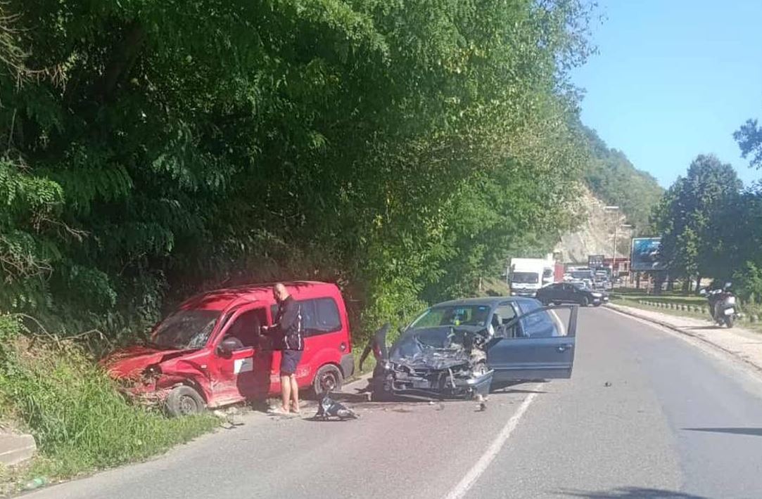 Saobraćajna nezgoda kod Meteriza: Dvije osobe završile u zvorničkoj bolnici (FOTO)