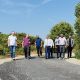 Završeno asfaltiranje puta u povratničkom naselju Gornja Višća, Dragomir i Jelenko Vasić u društvu ministra Dizdara (FOTO)