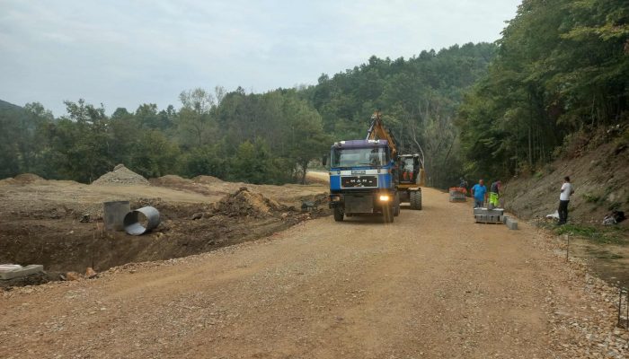 U toku radovi na sanaciji dionice regionalnog puta Priboj–Sapna (FOTO)