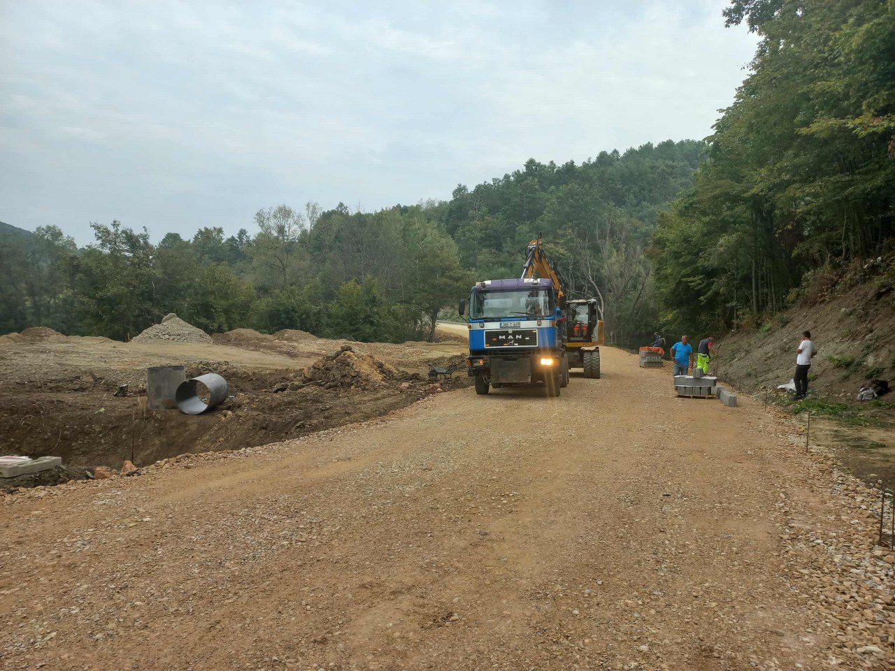 U toku radovi na sanaciji dionice regionalnog puta Priboj–Sapna (FOTO)