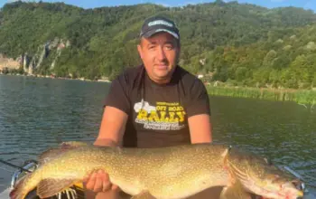 Dugogodišnji ribolovac Đorđe Jovanović ulovio štuku od 13 kilograma na Zvorničkom jezeru (FOTO)
