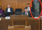 Fizički obračun odbornika SNSD-a i SP-a u lokalnoj Skupštini (VIDEO)