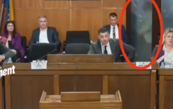 Fizički obračun odbornika SNSD-a i SP-a u lokalnoj Skupštini (VIDEO)