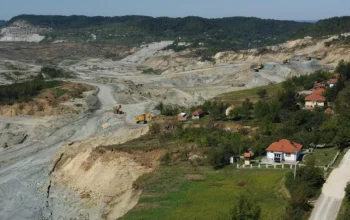 Sela u Ugljeviku pogođena klizištem bukvalno tonu