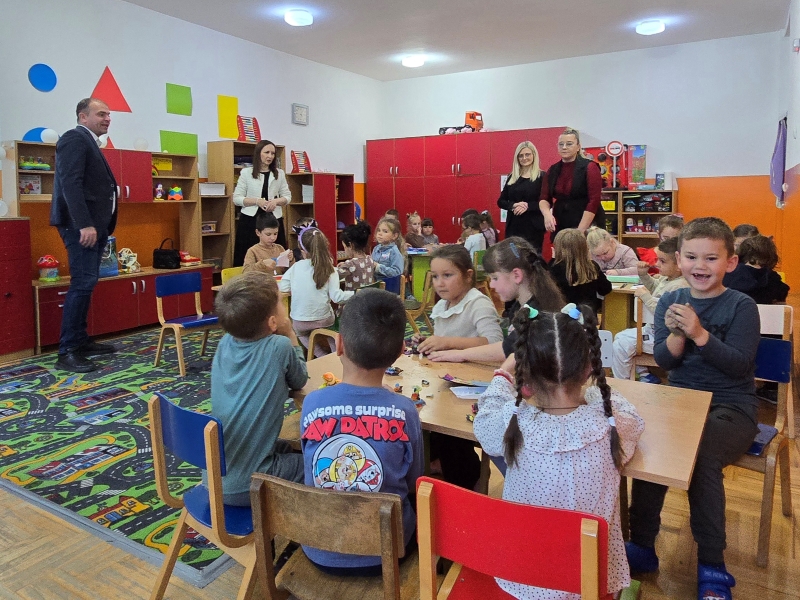 Gradonačelnik Ivanović u Branjevu poželio srećan početak pripremne nastave zvorničkim predškolcima (FOTO)