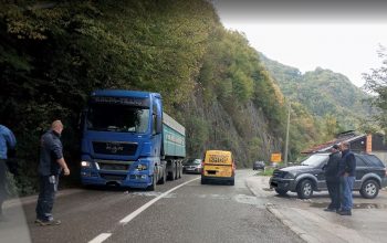 Dvije saobraćajne nezgode u razmaku manjem od sat vremena na području Zvornika (FOTO)
