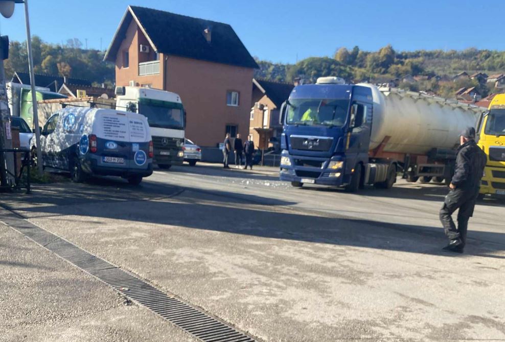 Sudar na raskrsnici u Karakaju (FOTO)