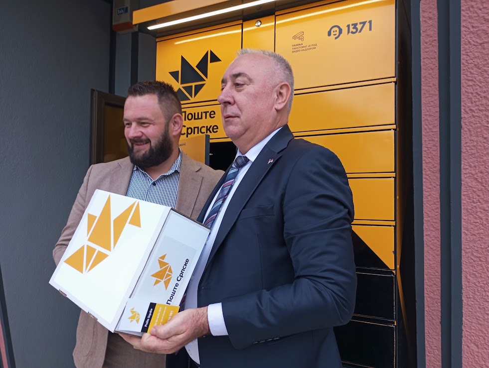 U Zvorniku obilježen Svjetski dan pošte svečanim defileom i predstavljanjem nove usluge ''Paketomat'' (FOTO)