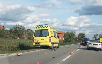 U saobraćajnoj nezgodi kod Bijeljine učestvovalo vozilo Hitne pomoći (FOTO)