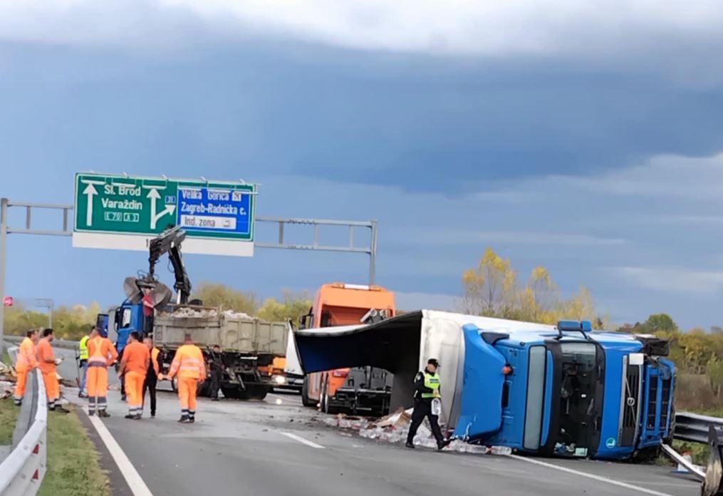 Haos na autoputu kod Zagreba, kamion pun vode probio zaštitnu ogradu veliki broj teško povrijeđenih (FOTO+VIDEO)