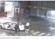 Mladić Audijem pokosio pet automobila, djevojke iz vozila pobjegle odmah nakon nesreće (VIDEO)