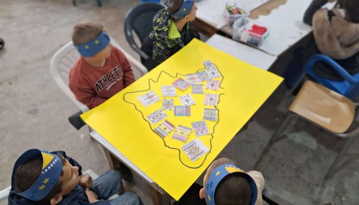 Radionica povodom Dana državnosti BiH održana u Grbavcima: Mališani uživali u kreativnom druženju (FOTO) – fotografija 11