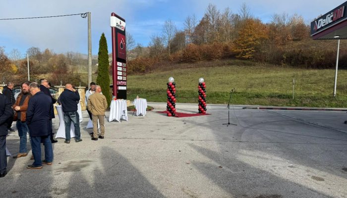 U Podrinju otvorena benzinska pumpa „Delić Oil, direktna investicije iz SAD-a kao iskaz patriotizma prema mjestu rođenja (FOTO)