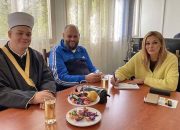 Humanitarna akcija u Loznici: Medžlis Islamske zajednice donira odjeću i obuću sugrađanima slabijeg materijalnog stanja (FOTO)