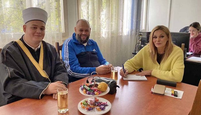 Humanitarna akcija u Loznici: Medžlis Islamske zajednice donira odjeću i obuću sugrađanima slabijeg materijalnog stanja (FOTO)