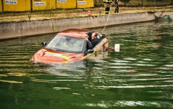 Savjeti za vozače u životno ugroženim situacijama: Kako se spasiti iz vozila koje tone?