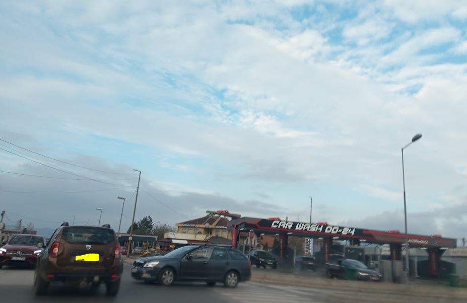 Saobraćajna nezgoda kod graničnog pelaza u Karakaju usporila saobraćaj (FOTO)