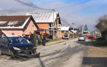 Nakon sudara dva automobila više lica zadobilo povrede, pet povrijeđenih osoba završilo u zvorničkoj bolnici (FOTO+VIDEO)