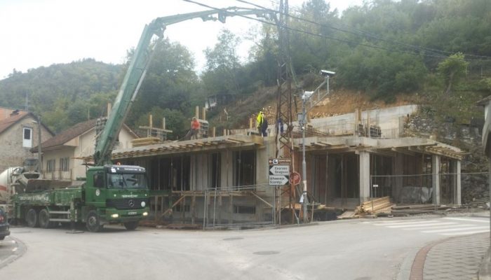 Ovog četvrtka povremena obustava saobraćaja u centru Zvornika zbog radova na objektu u ulici Sime Perića