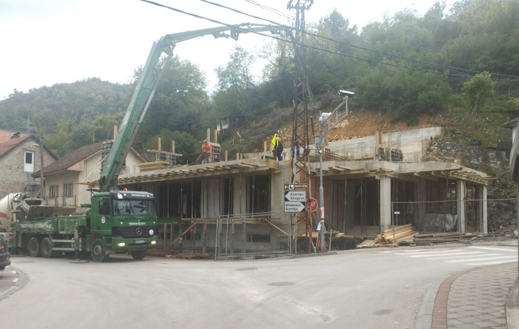 Ove srijede povremena obustava saobraćaja u centru Zvornika zbog radova na objektu u ulici Sime Perića