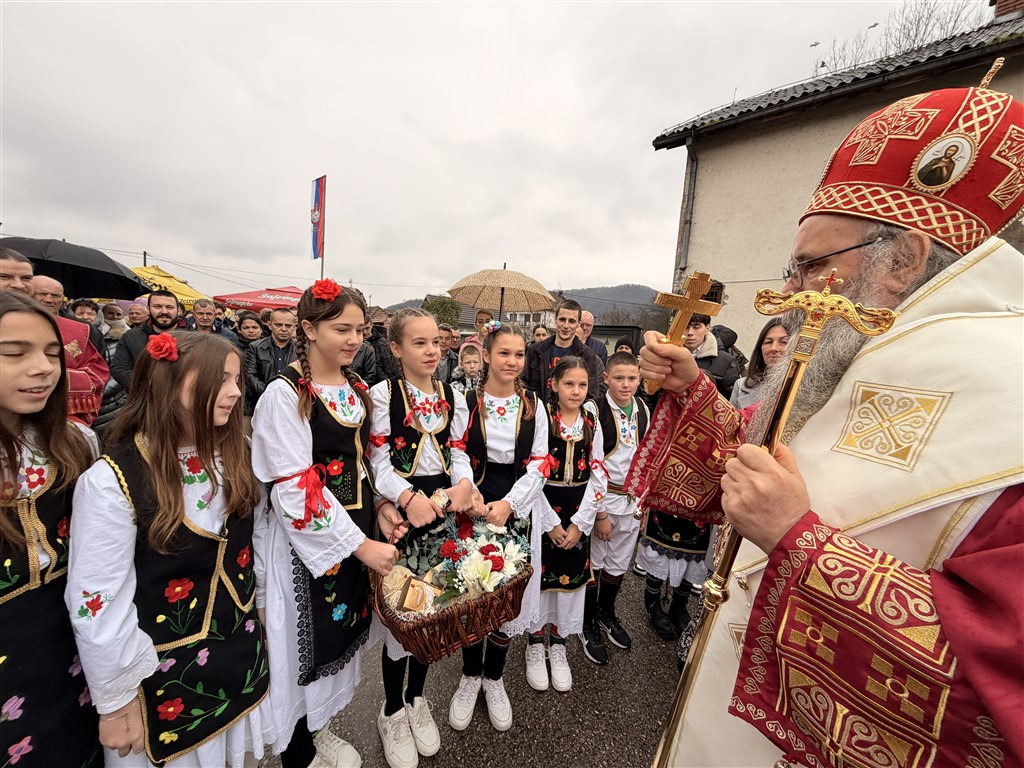 Mitropolit Fotije u Orahovcu: Pozvao vjernike na jedinstvo u vremenu iskušenja