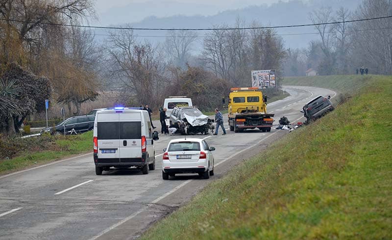 Pet osoba zadobilo povrede u saobraćajnoj nezgodi kod Loznice (FOTO)