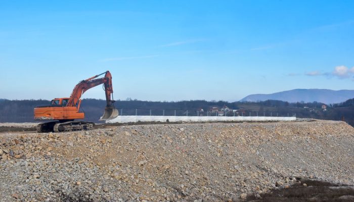 Nova Alumina: U toku radovi na nadvišenju brane crvenog mulja koja raste do kote 238 (FOTO)