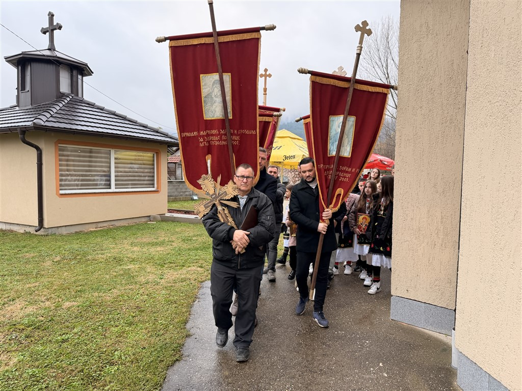 Mitropolit Fotije u Orahovcu: Pozvao vjernike na jedinstvo u vremenu iskušenja