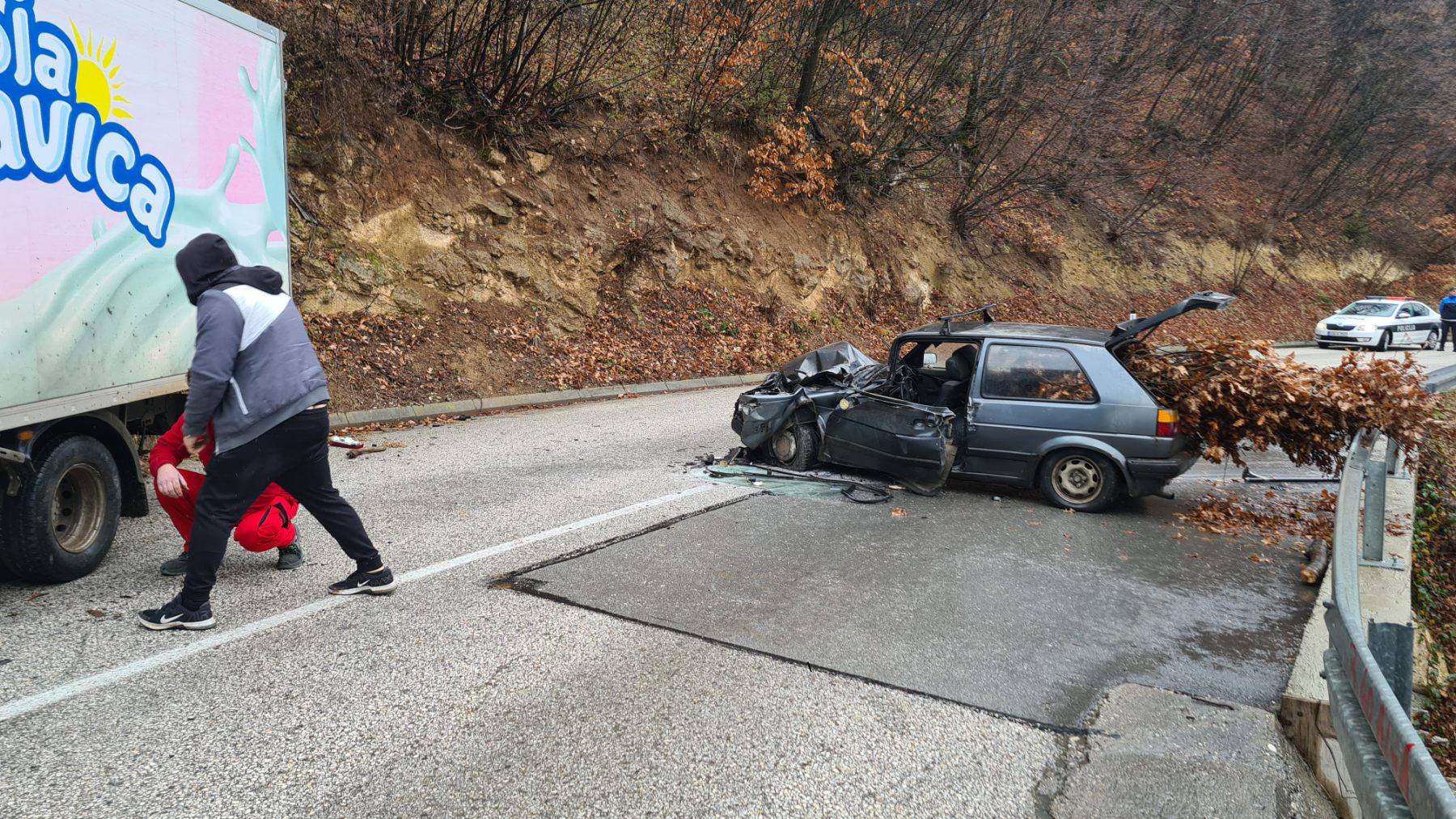 Prilikom povratka iz nabavke badnjaka sudario se s kamionom (FOTO)