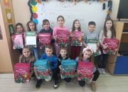 Oko dvije stotine paketića za osnovce u nekoliko škola Zvornika (FOTO)