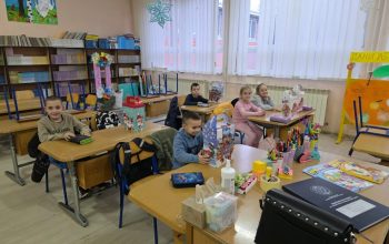 Novogodišnji paketići za prvačiće u školama Sapne, Križevića, Orahovca i Dubnice od bivših učenika ovih škola okupljenih oko portskog udruženja Bosna Reutlingen-Njemačka (FOTO)