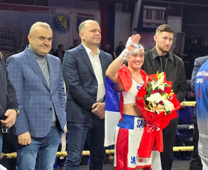 Održan boks spektakl u Zvorniku pod nazivom „Kraljice ringa“: Sara Ćirković pobijedila Sajdu Mosker iz Paname