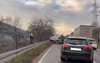 Dva lica završila u zvorničkoj bolnici nakon saobraćajne nezgode na ulazu u grad (FOTO+VIDEO)