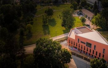 Podignuta optužnica protiv direktora muzičke škole za seksualno uznemiravanje u Tuzli