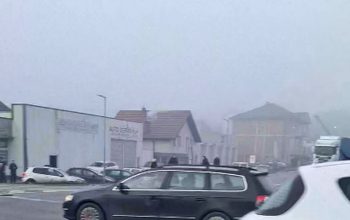 Teška saobraćajna nezgoda na raskrsnici u Karakaju, teške povrede zadobila ženska osoba koja je prelazila put (FOTO)