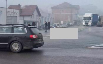Povrijeđena žena u jutrošnjoj saobraćajnoj nezgodi u Karakaju preminula (FOTO)