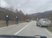 Jedno lice povrijeđeno prilikom slijetanja automobila sa magistralnog puta Zvornik-Bratunac