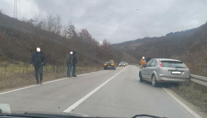 Jedno lice povrijeđeno prilikom slijetanja automobila sa magistralnog puta Zvornik-Bratunac